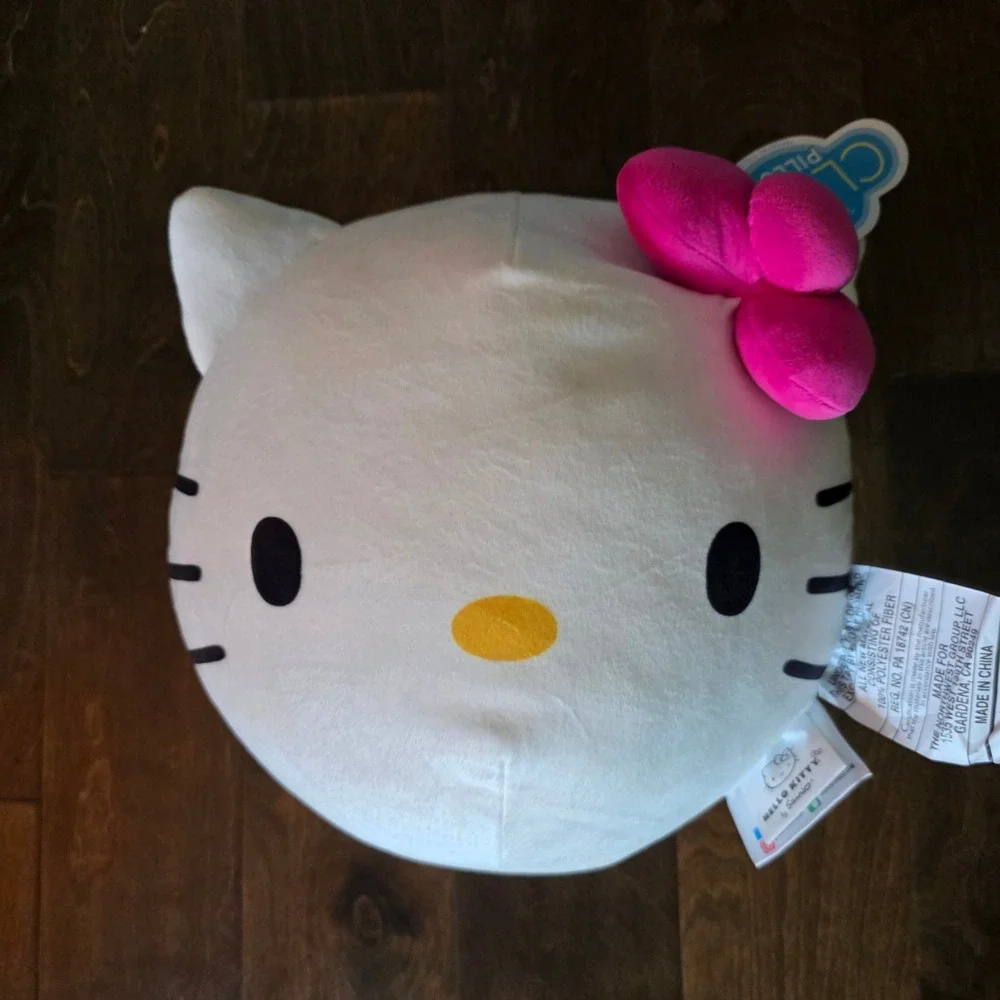 NWT Sanrio Hello Kitty set Travel cloud pillow, hot or cold gel pads & dish